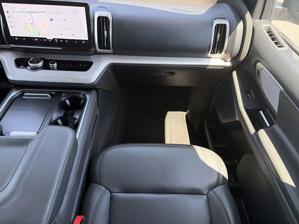 Certified 2025 Ford Expedition Active AWD/4WD image 17
