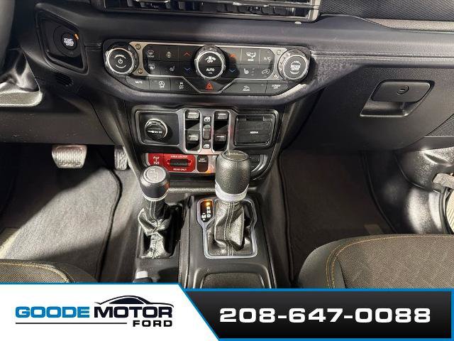 Used 2025 Jeep Gladiator Mojave w/ Convenience Group AWD/4WD image 18