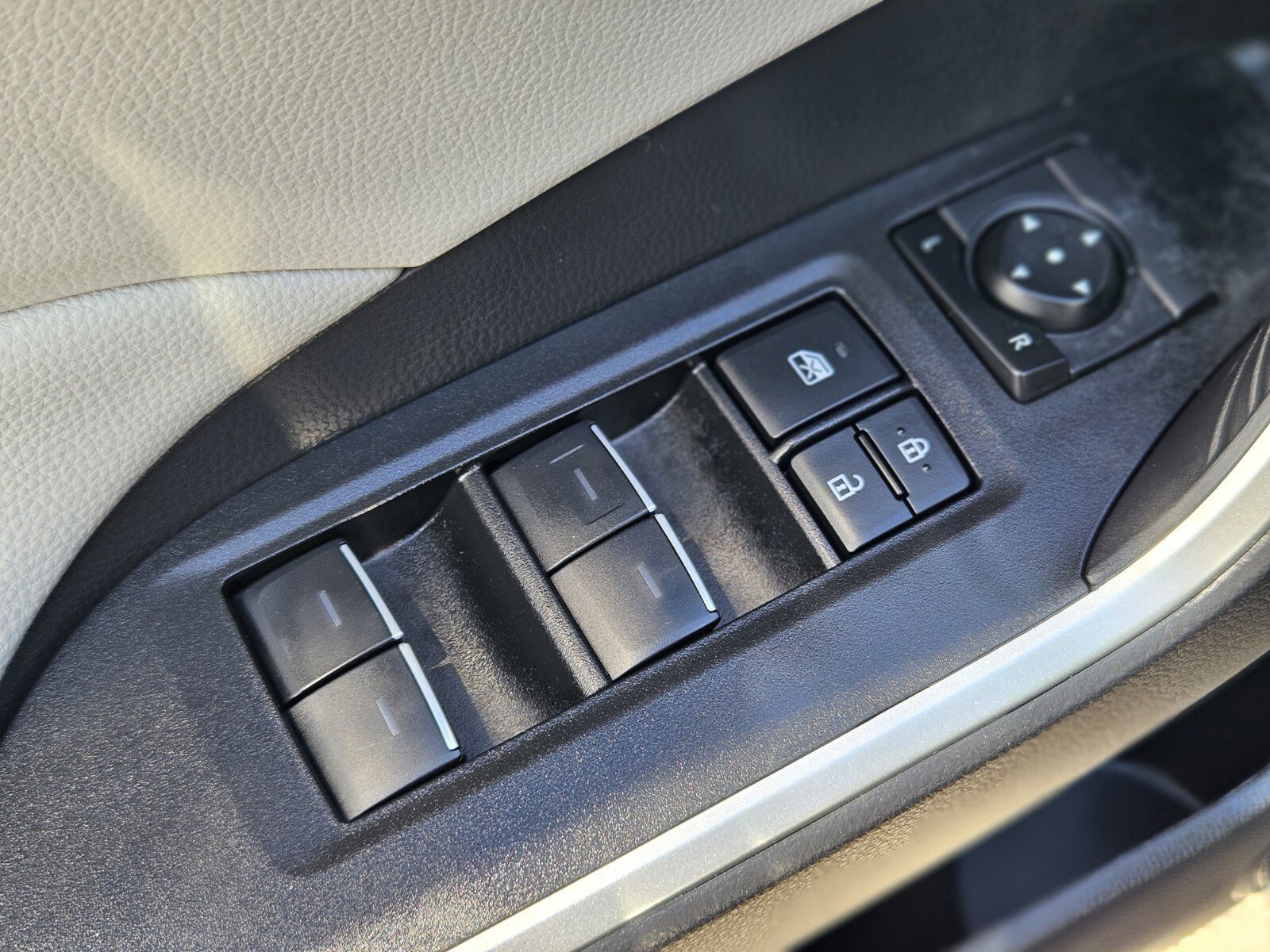 Used 2025 Toyota RAV4 XLE image 18