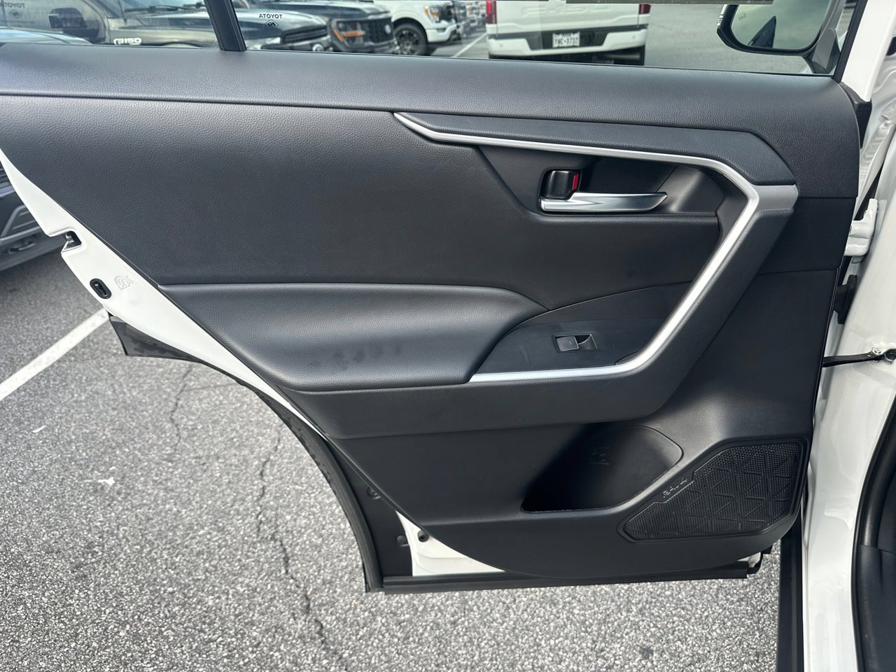 Used 2024 Toyota RAV4 XLE FWD image 23