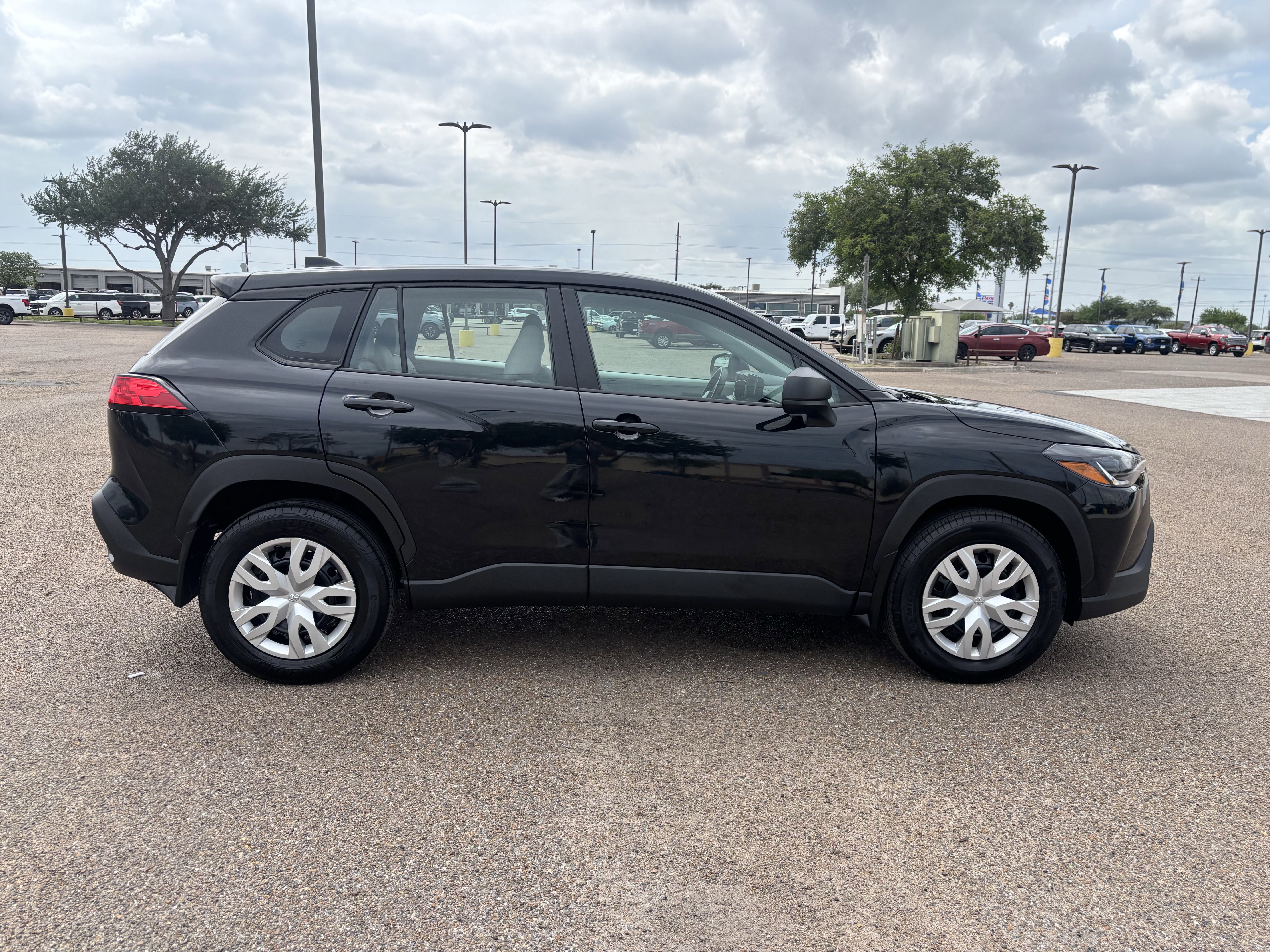 Used 2025 Toyota Corolla Cross L FWD image 5