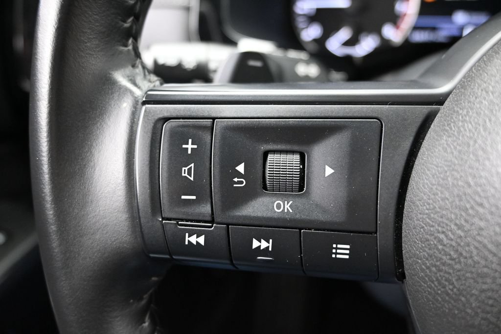 Used 2025 Nissan Pathfinder SV FWD image 25