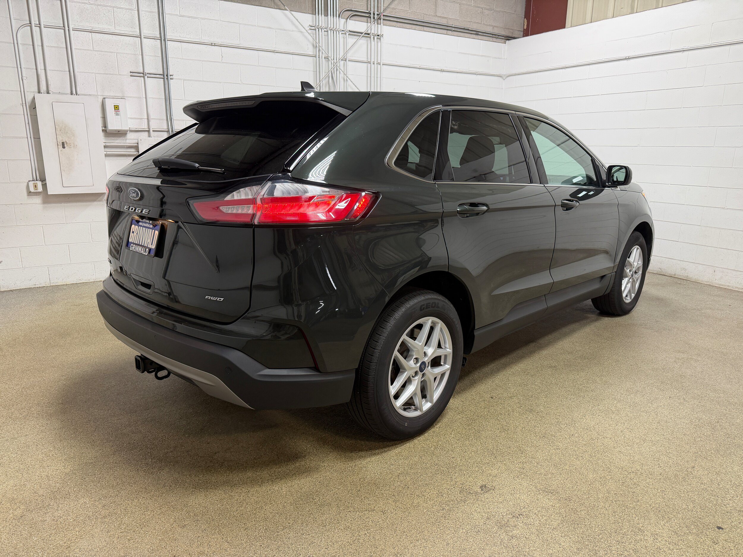 Certified 2023 Ford Edge SEL w/ Convenience Package AWD/4WD image 9