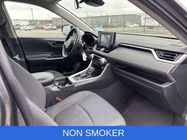 Used 2021 Toyota RAV4 LE image 9