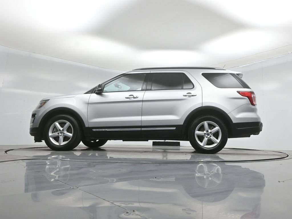 Certified 2018 Ford Explorer XLT w/ Equipment Group 202A image 29