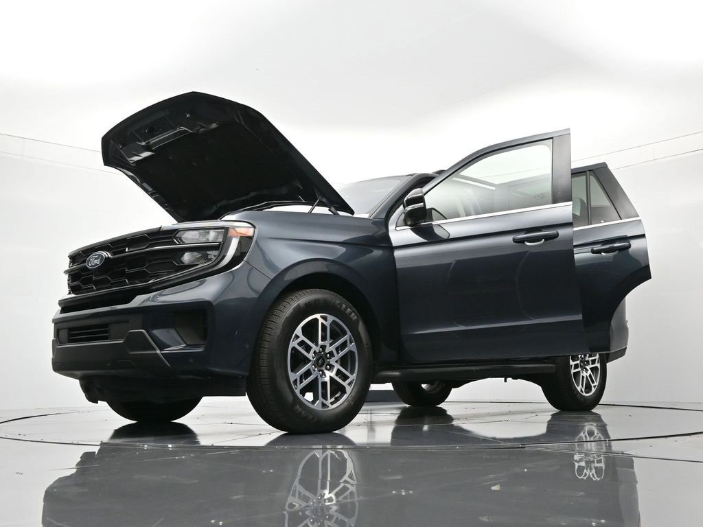 Certified 2025 Ford Expedition Active image 50