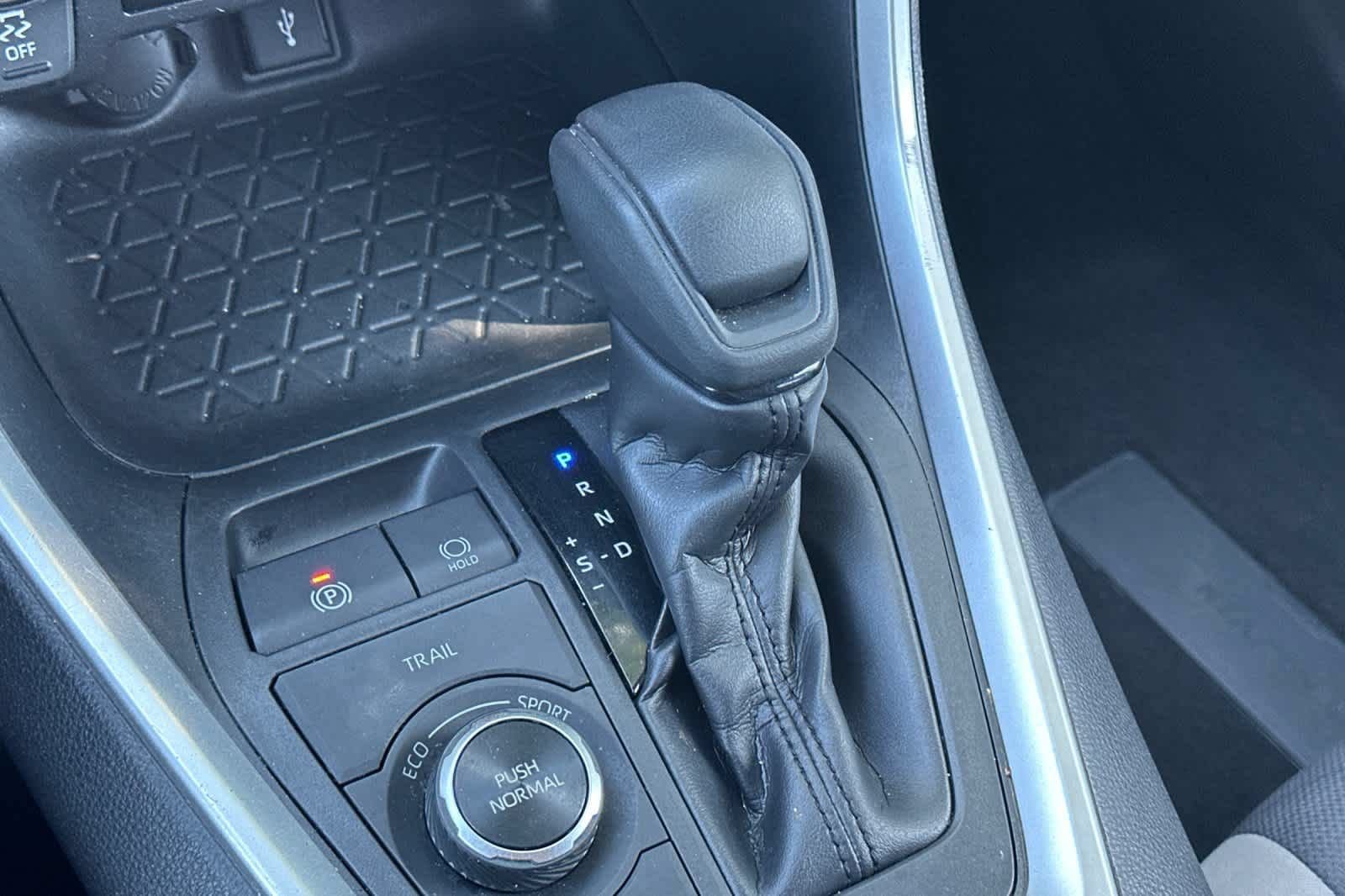 Used 2021 Toyota RAV4 XLE w/ Convenience Package AWD/4WD image 22