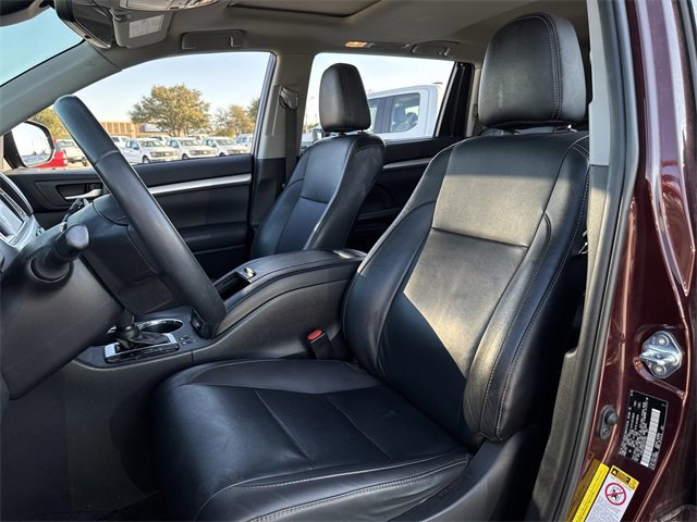 Used 2019 Toyota Highlander XLE image 27
