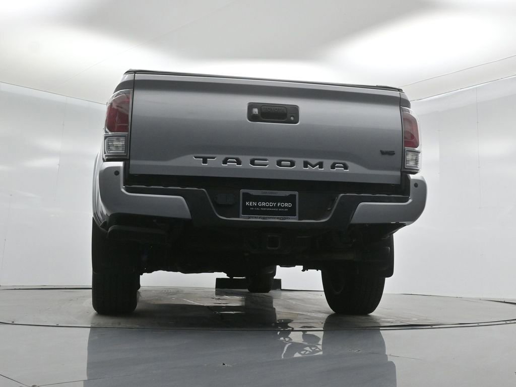 Used 2021 Toyota Tacoma TRD Sport w/ Technology Package image 17