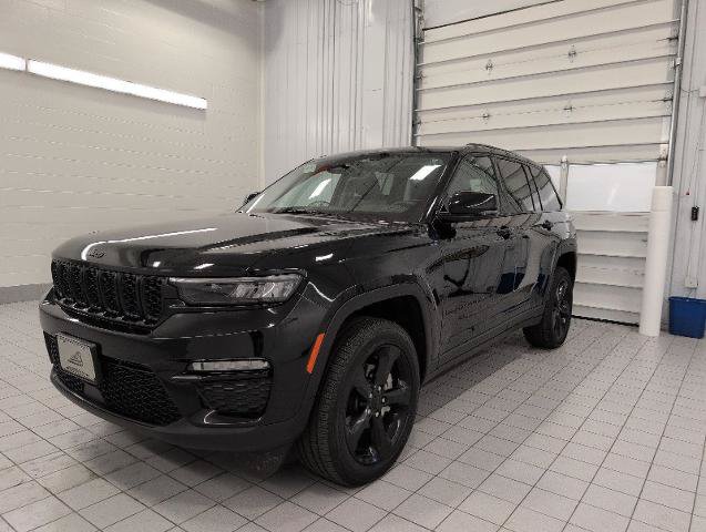 Used 2023 Jeep Grand Cherokee Limited w/ Black Appearance Package AWD/4WD image 13