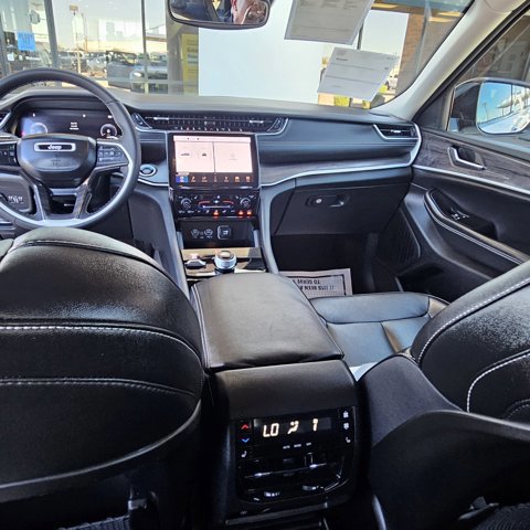 Used 2023 Jeep Grand Cherokee L Limited w/ Black Appearance Package image 14