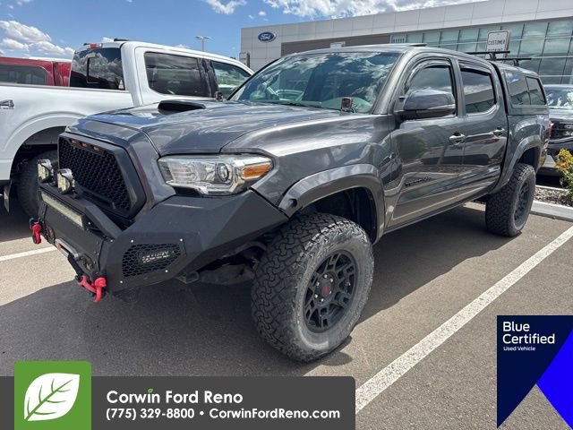 Used 2017 Toyota Tacoma TRD Sport AWD/4WD image 3