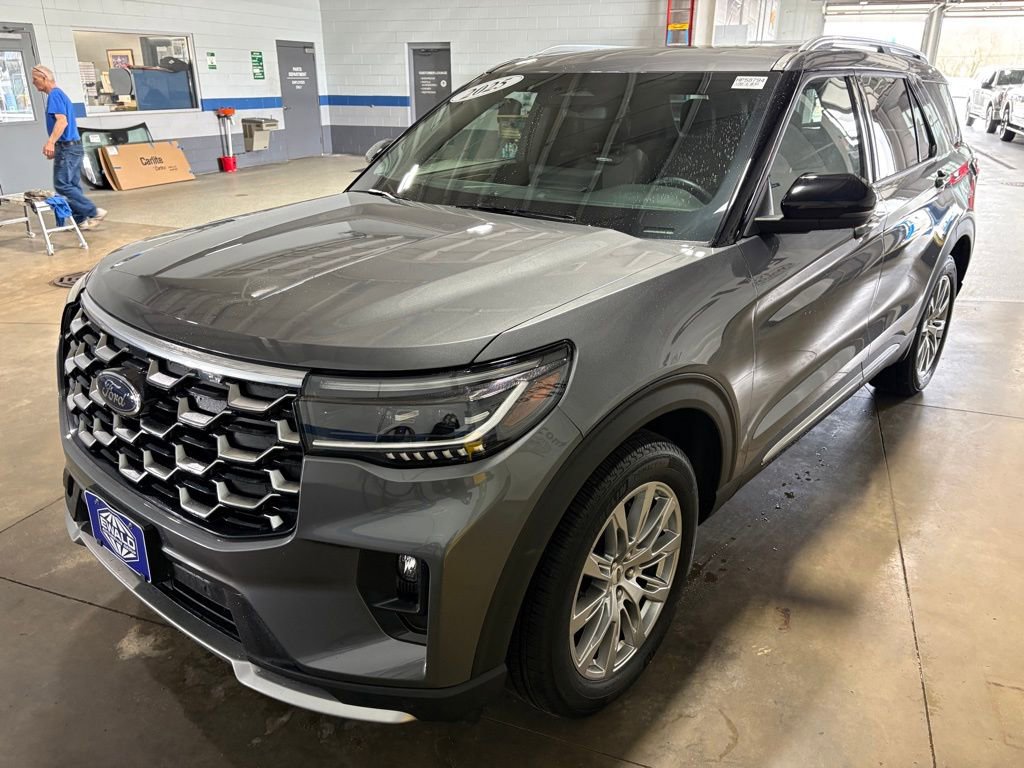 Certified 2025 Ford Explorer Platinum AWD/4WD image 4