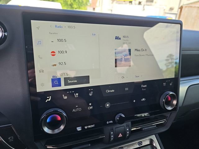 Used 2025 Lexus GX 550 w/ Accessory Package (2T) AWD/4WD image 26