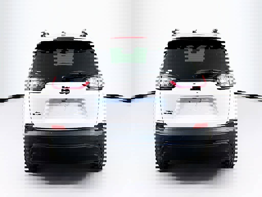 Used 2023 Jeep Cherokee Altitude Lux image 4