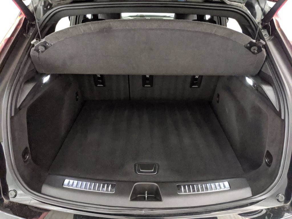 Used 2022 Cadillac XT4 Sport w/ Comfort Package AWD/4WD image 19