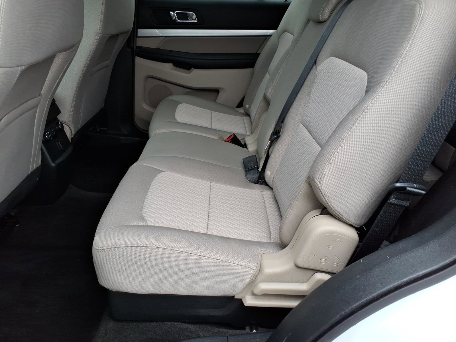 Certified 2018 Ford Explorer FWD image 13