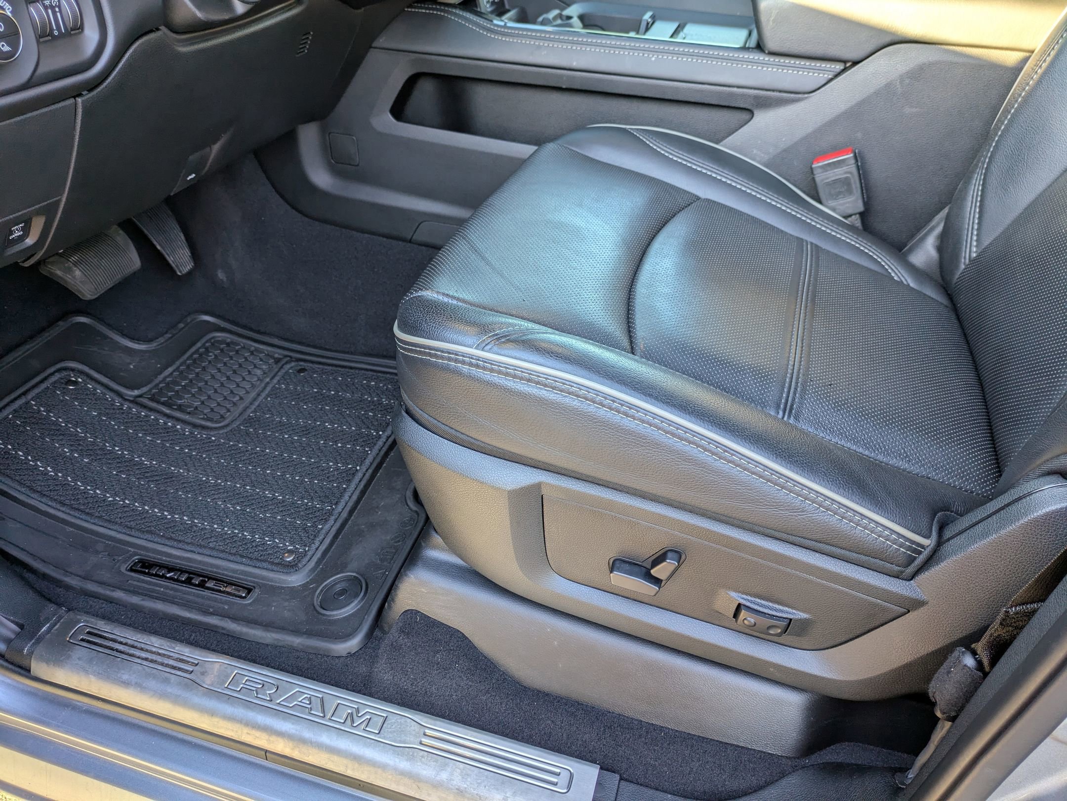 Used 2024 RAM 2500 Limited image 13