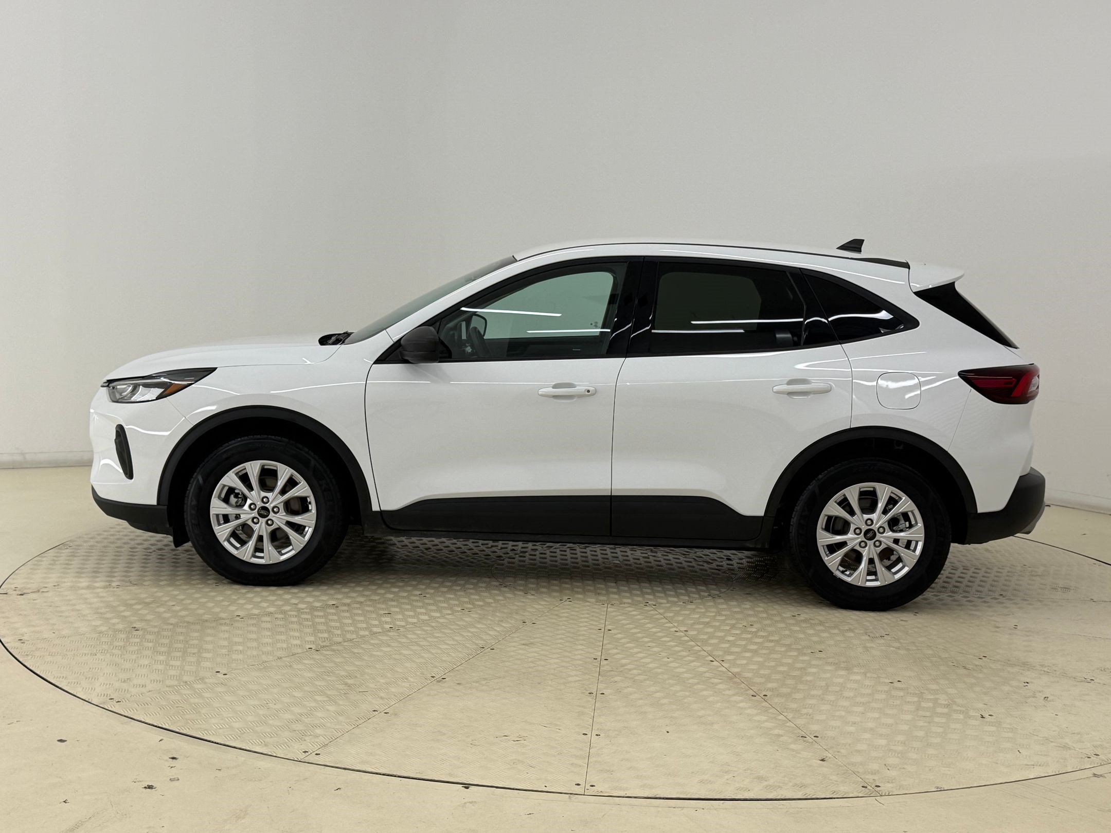 Certified 2025 Ford Escape Active FWD image 2
