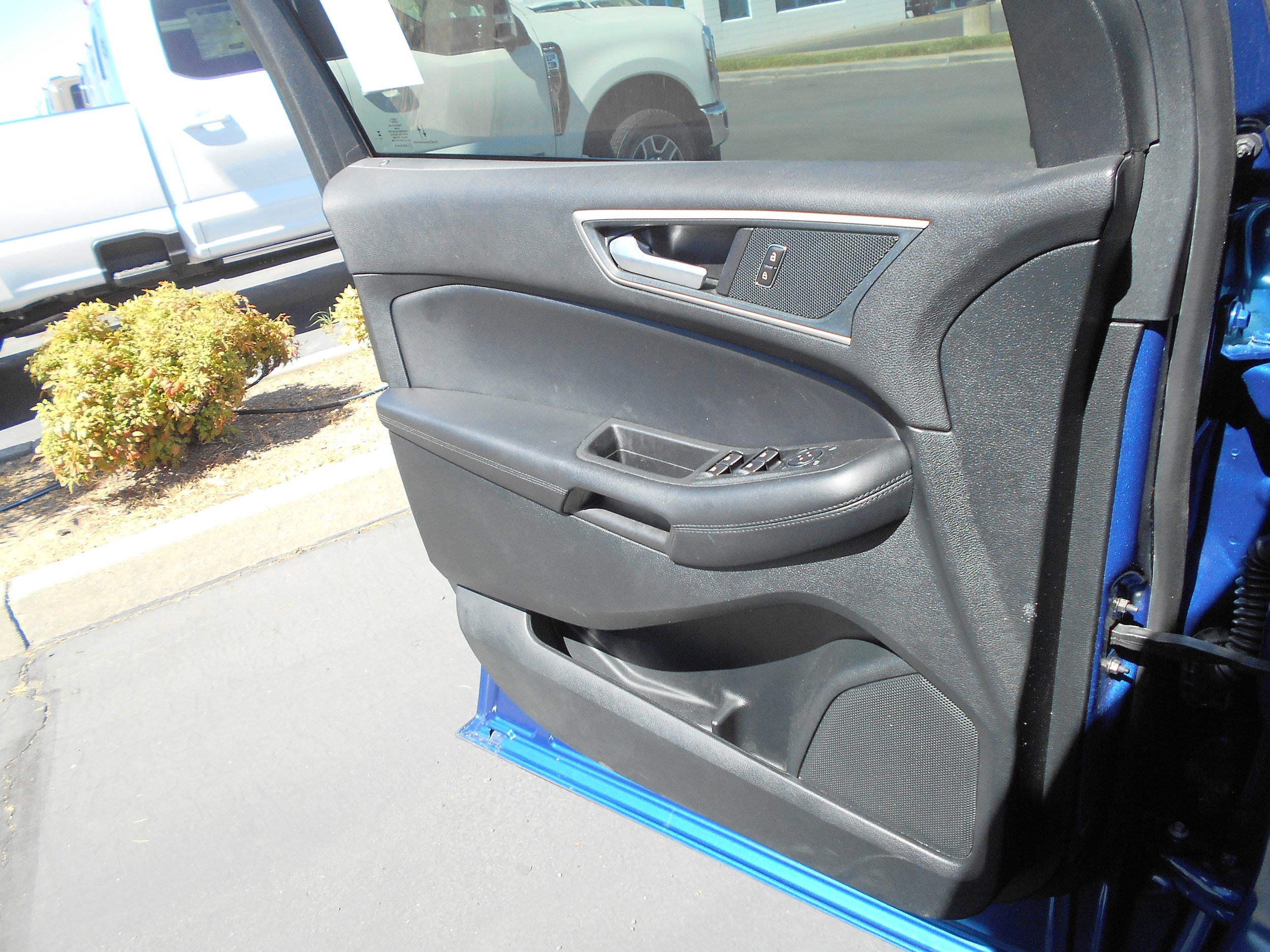 Certified 2024 Ford Edge SEL w/ Convenience Package AWD/4WD image 9