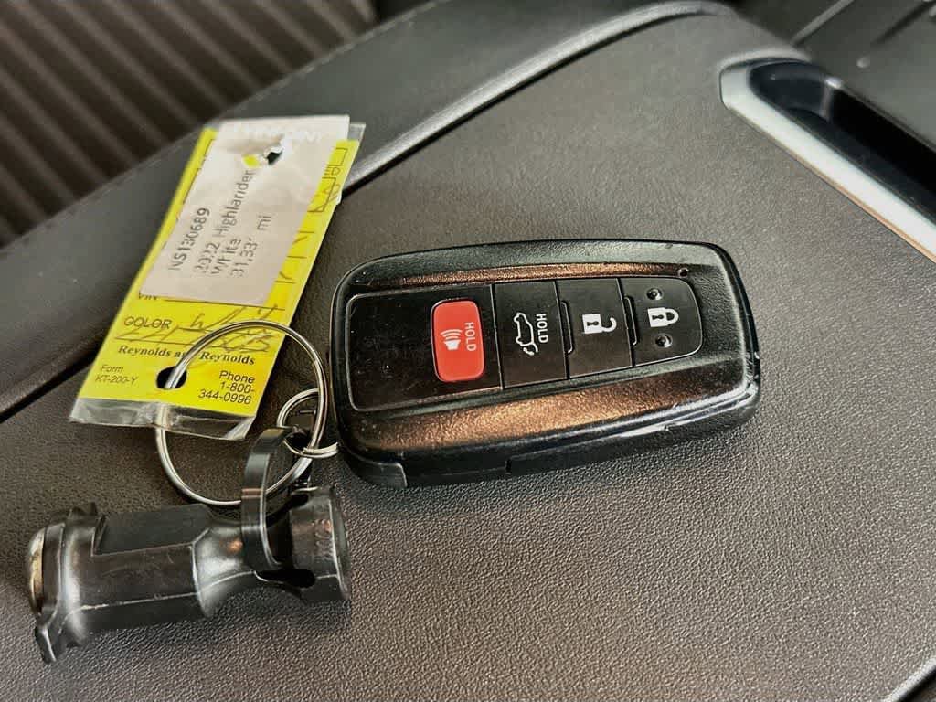 Used 2022 Toyota Highlander XSE FWD image 22