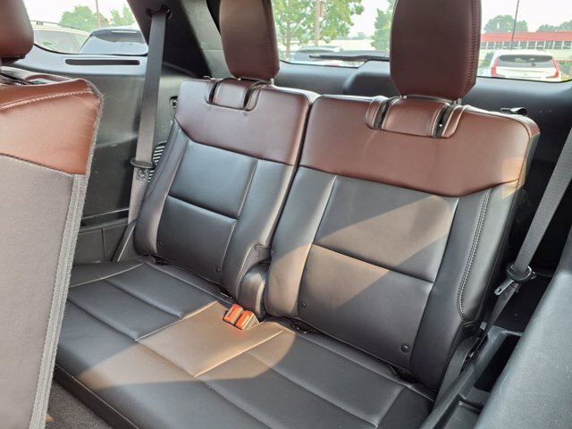Certified 2023 Ford Explorer Platinum w/ Technology Package AWD/4WD image 9