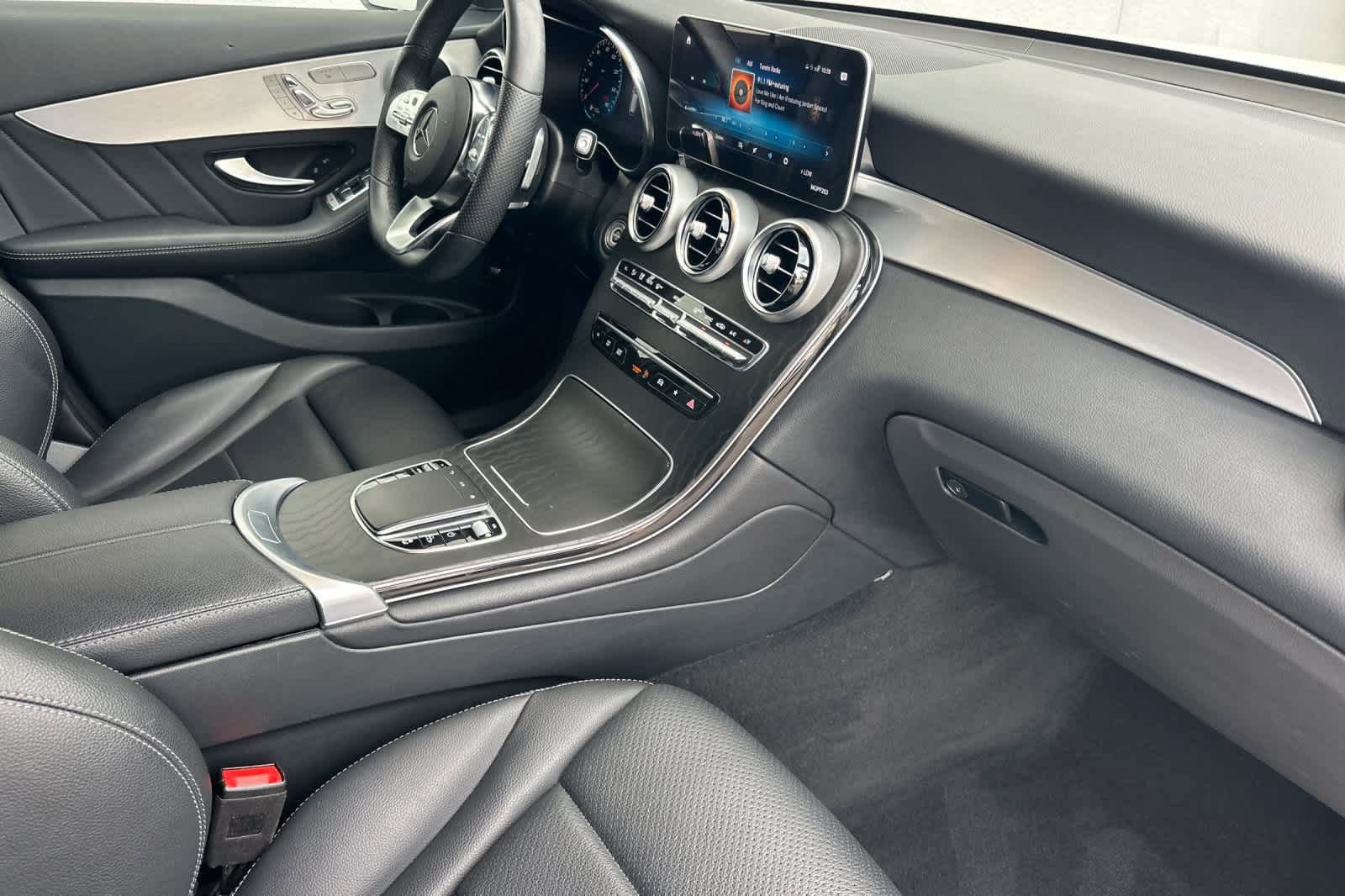 Used 2021 Mercedes-Benz GLC 300 4MATIC image 16