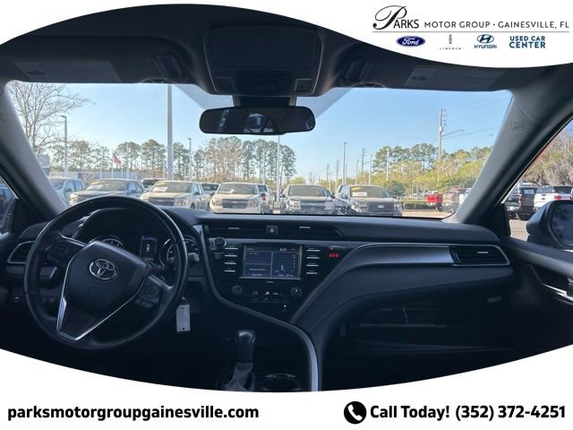 Used 2020 Toyota Camry SE FWD image 14