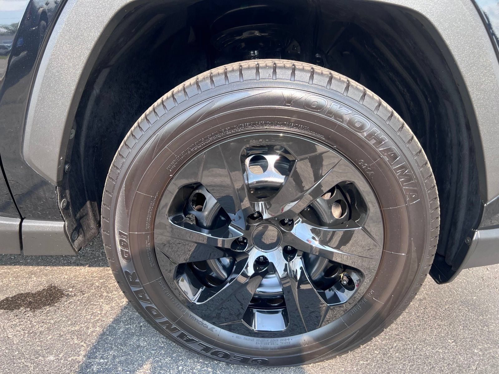 Used 2019 Toyota RAV4 LE w/ All Weather Liner Package AWD/4WD image 22
