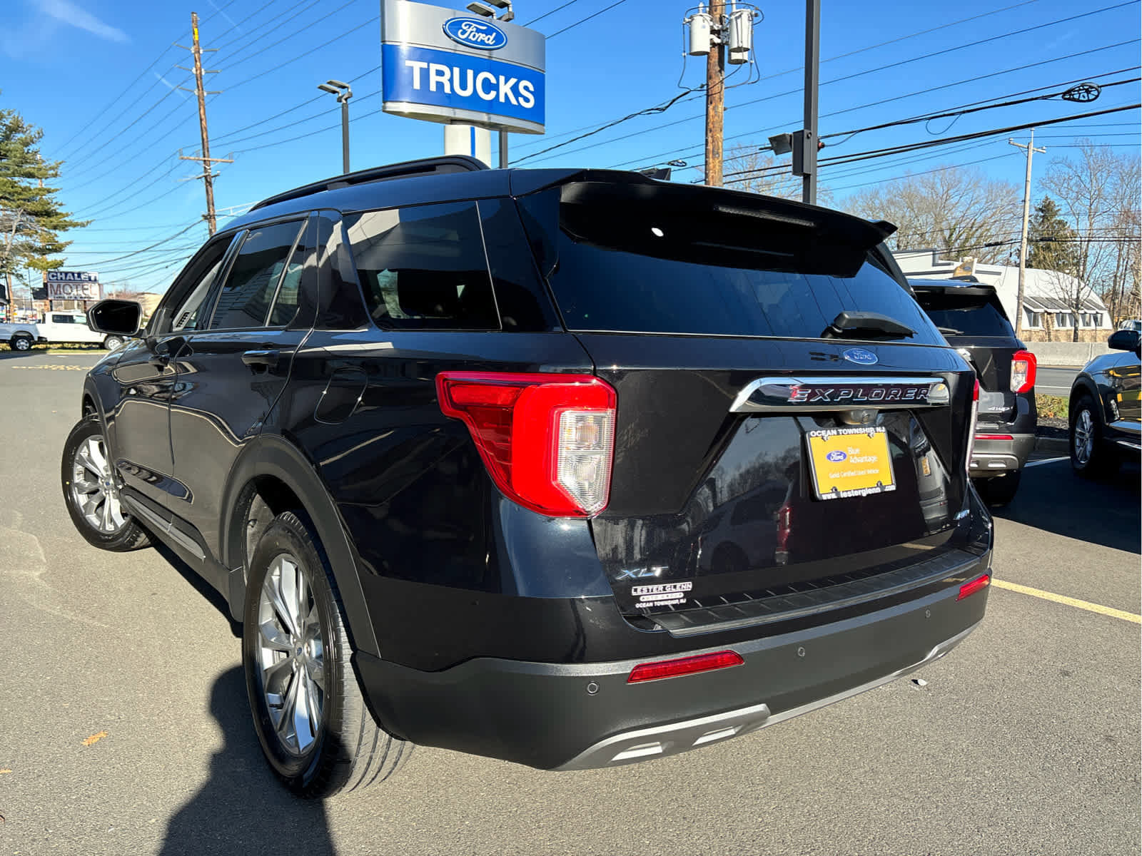 Certified 2022 Ford Explorer XLT w/ Equipment Group 202A image 3