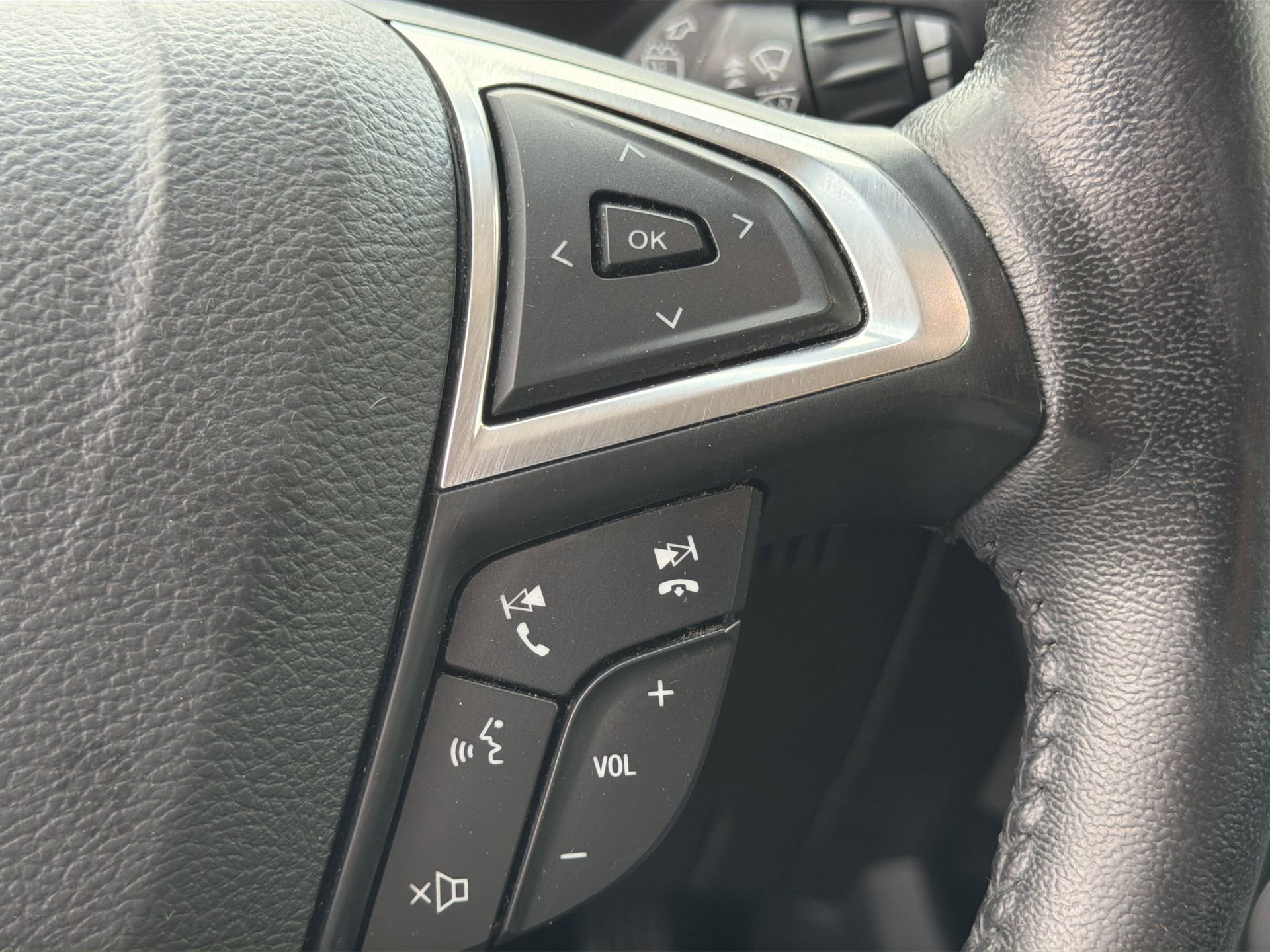 Certified 2019 Ford Edge Titanium w/ Equipment Group 301A FWD image 64