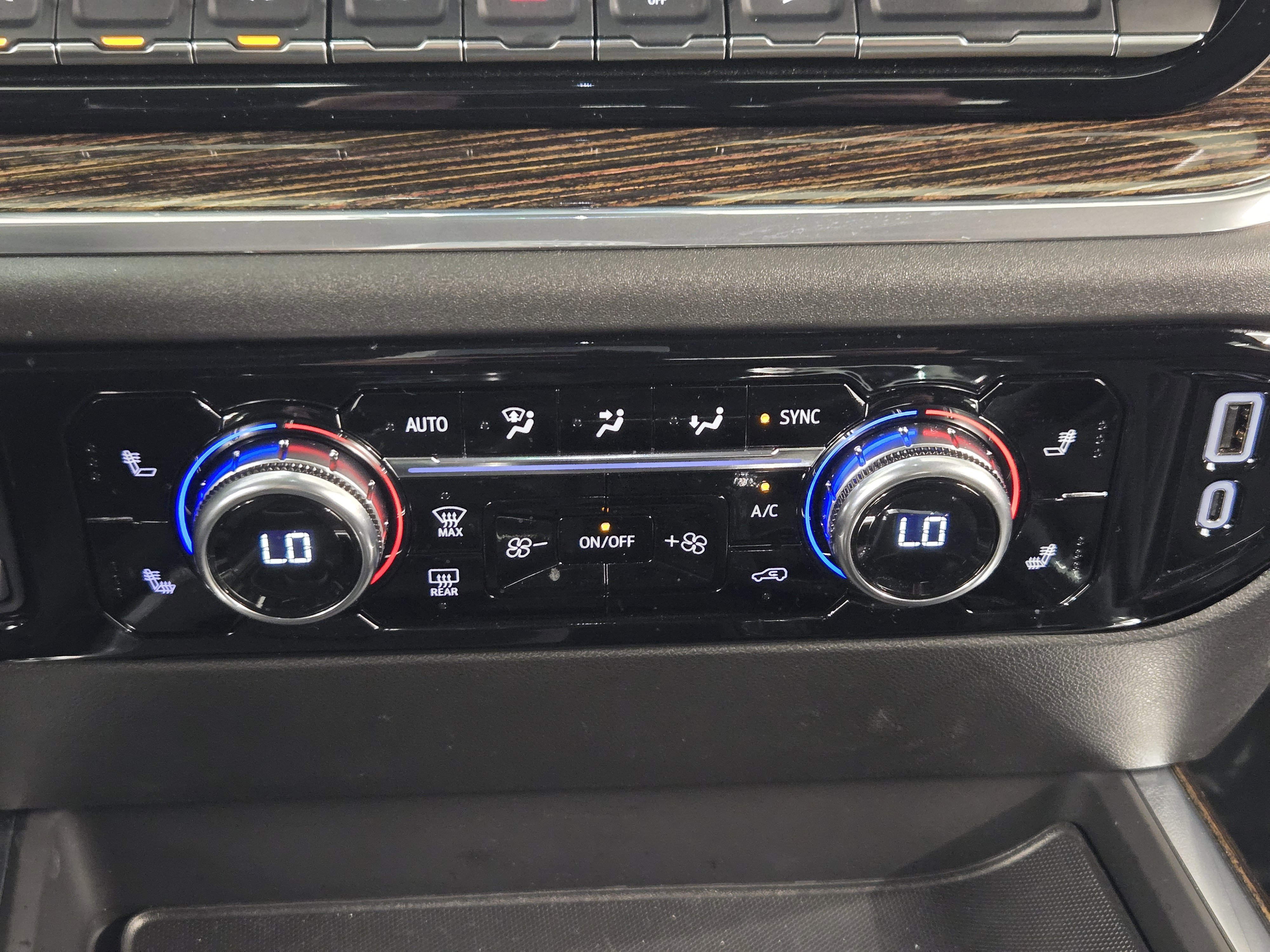 Used 2025 GMC Sierra 1500 Elevation w/ Elevation Premium Package image 15