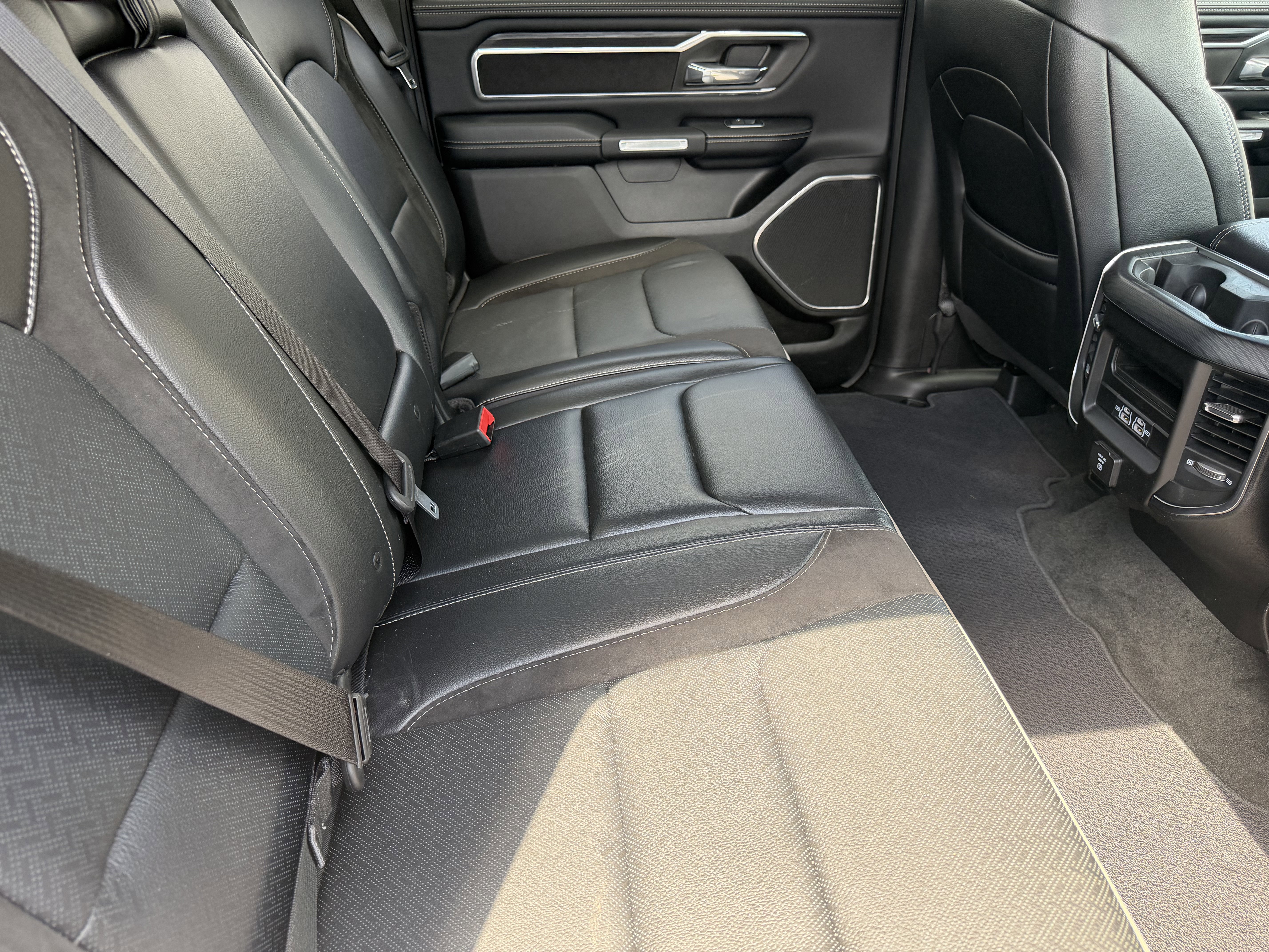 Used 2023 RAM 1500 Laramie AWD/4WD image 12