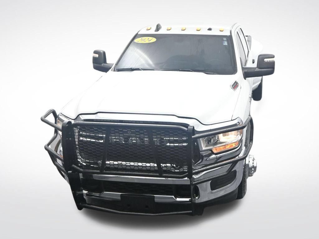 Used 2024 RAM 3500 Tradesman w/ Chrome Appearance Group AWD/4WD image 30
