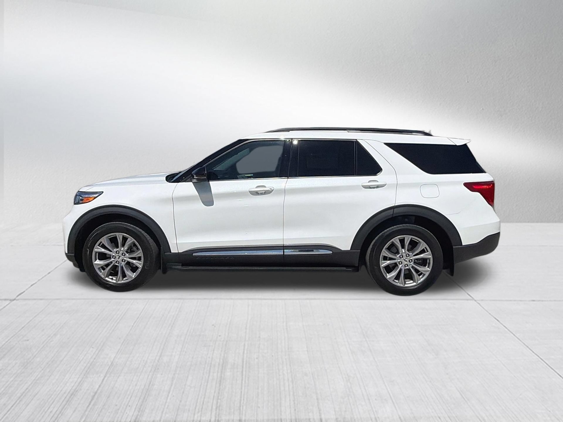 Certified 2024 Ford Explorer XLT w/ Equipment Group 202A AWD/4WD image 11
