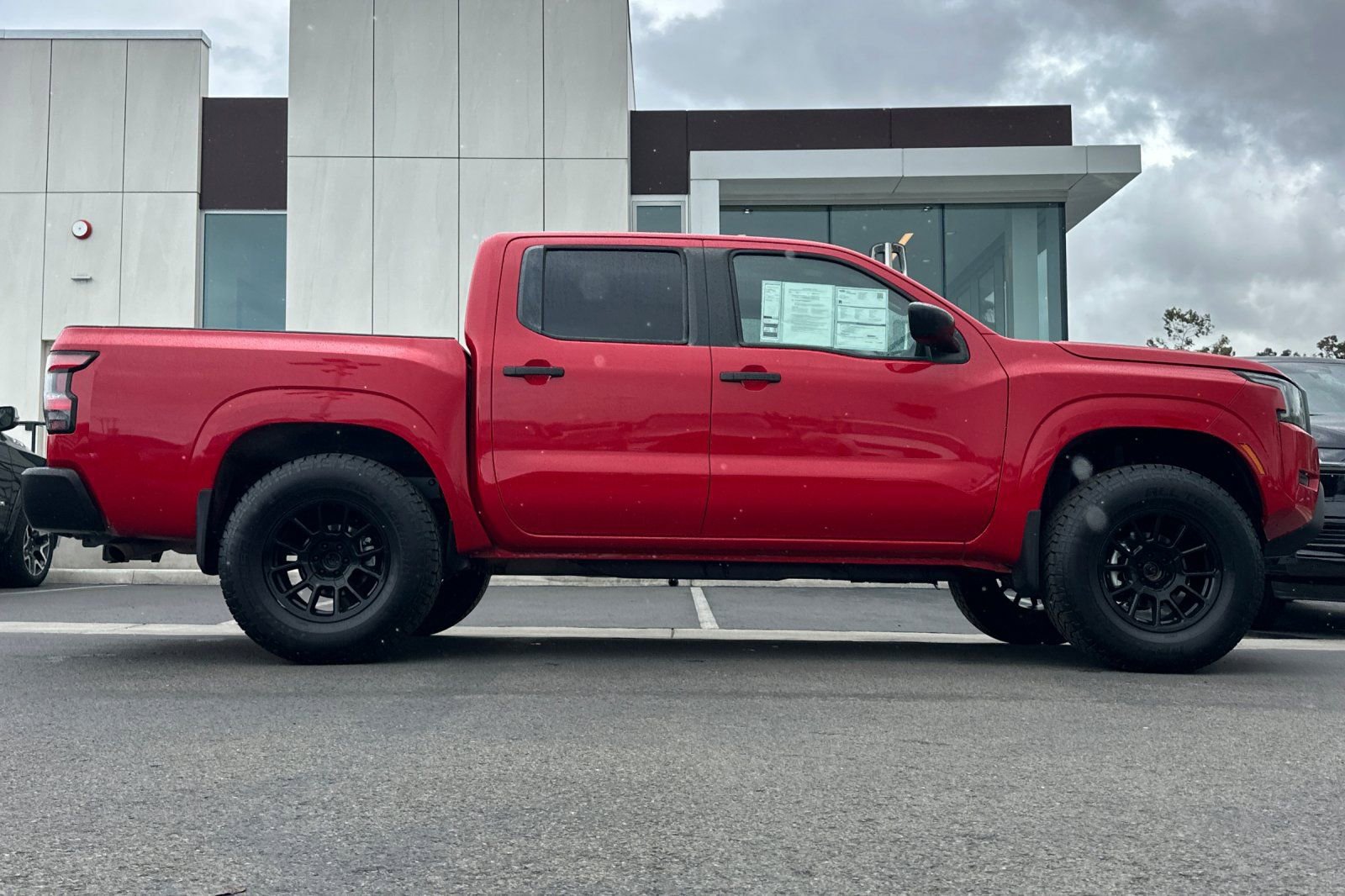 Used 2022 Nissan Frontier S w/ Technology Package image 2