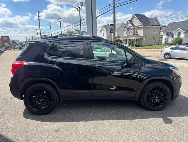 Used 2022 Chevrolet Trax LT w/ Midnight Edition AWD/4WD image 5