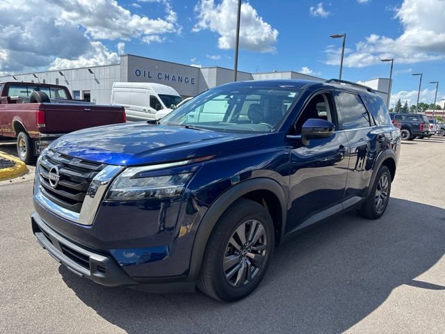 Used 2022 Nissan Pathfinder SV AWD/4WD image 3