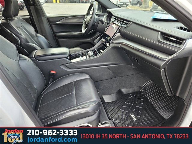 Used 2023 Jeep Grand Cherokee Overland w/ Advanced Protech Group III image 11
