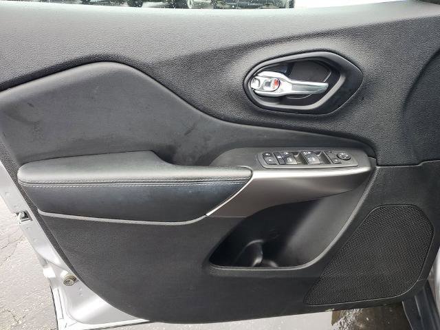 Used 2021 Jeep Cherokee Latitude Lux w/ Comfort/Convenience Group image 18