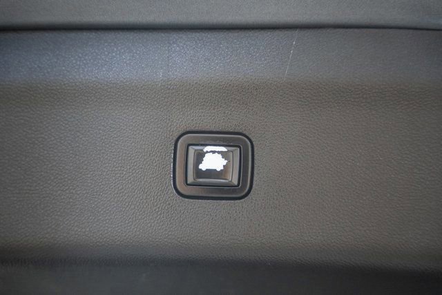 Used 2020 Buick Enclave Essence image 11