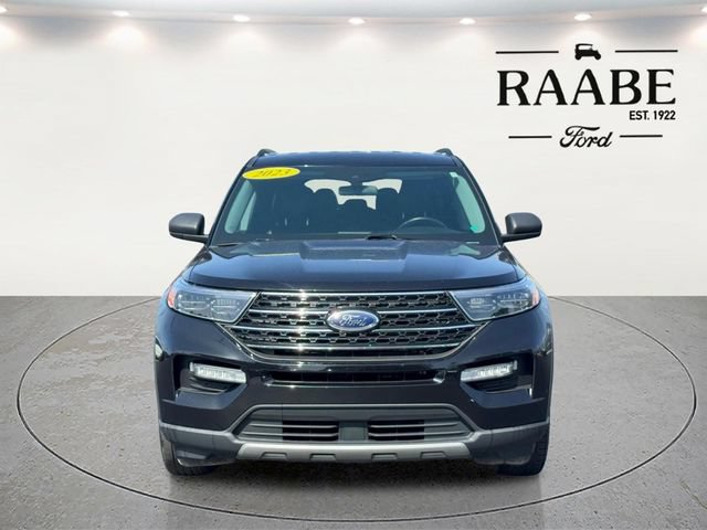 Certified 2018 Ford Explorer XLT w/ Equipment Group 202A AWD/4WD image 2
