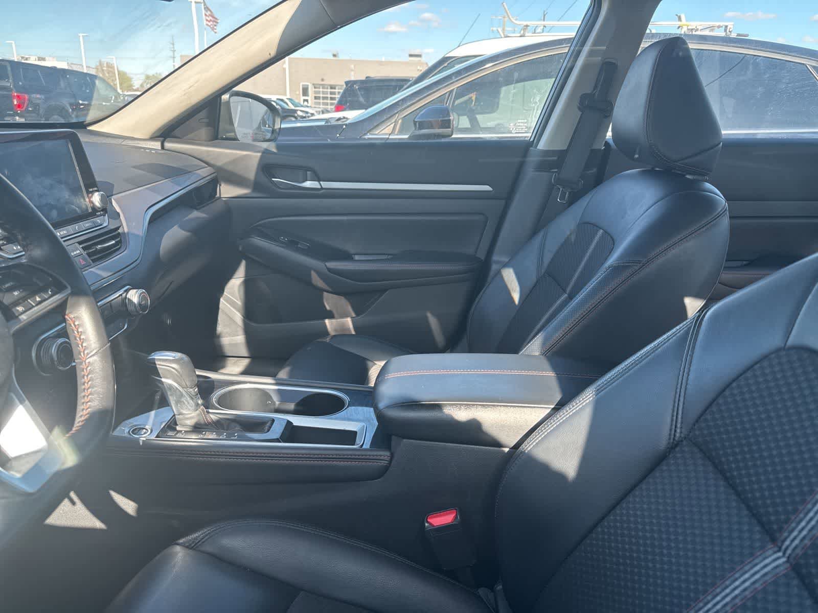 Used 2024 Nissan Altima 2.5 SR FWD image 30