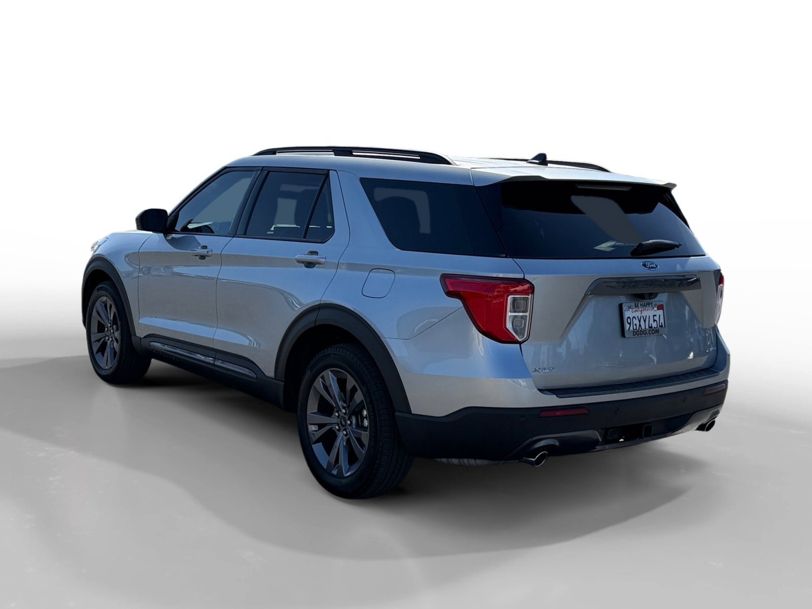 Certified 2023 Ford Explorer XLT w/ Equipment Group 202A AWD/4WD image 3