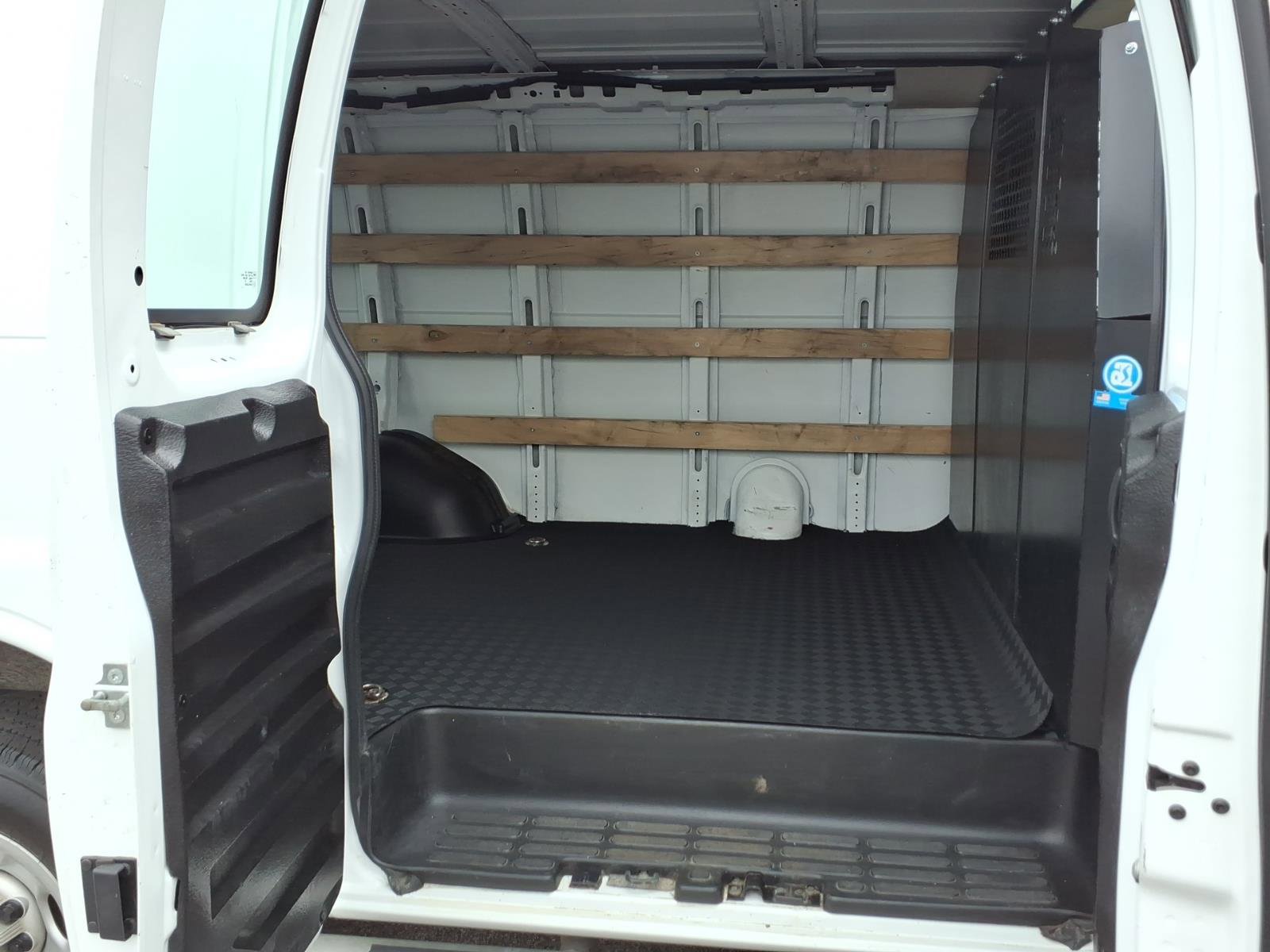 Used 2024 GMC Savana 2500 w/ Driver Convenience Package RWD image 18
