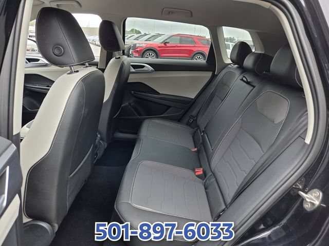 Used 2025 Volkswagen Taos SE FWD image 10