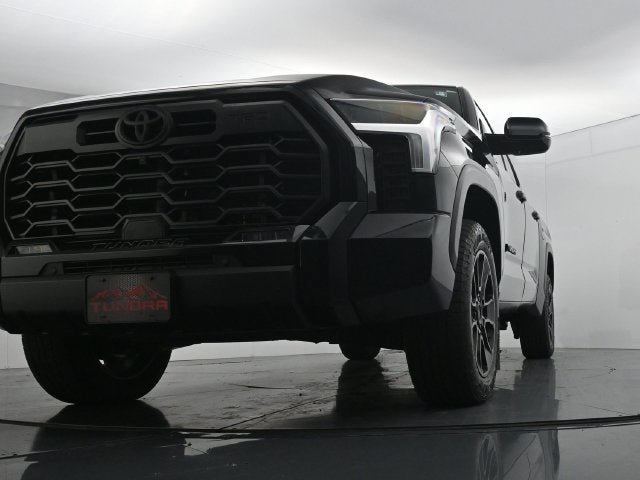 Used 2025 Toyota Tundra Limited w/ TRD Off-Road Package AWD/4WD image 40