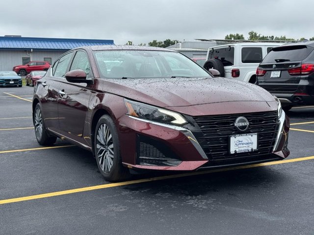 Used 2023 Nissan Altima 2.5 SV FWD image 2