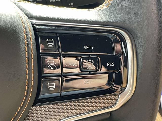 Used 2024 Jeep Grand Wagoneer Series III w/ Rear Seat Video Group 1 AWD/4WD image 25