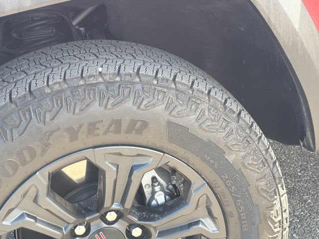 Used 2025 GMC Canyon Elevation RWD image 27